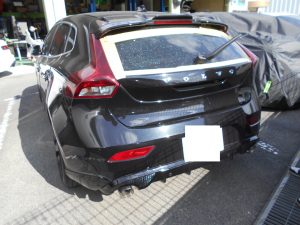 ボルボＶ４０リアガラス破損修理