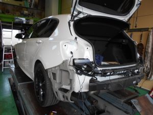 ＢＭＷ１１８Ｄリアデュフューザー交換