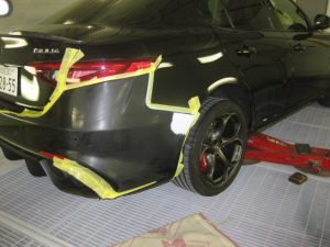 アルファロメオジュリア右サイドステップカバー修理