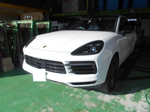 ポルシェパナメーラＧＴＳフロント部修理