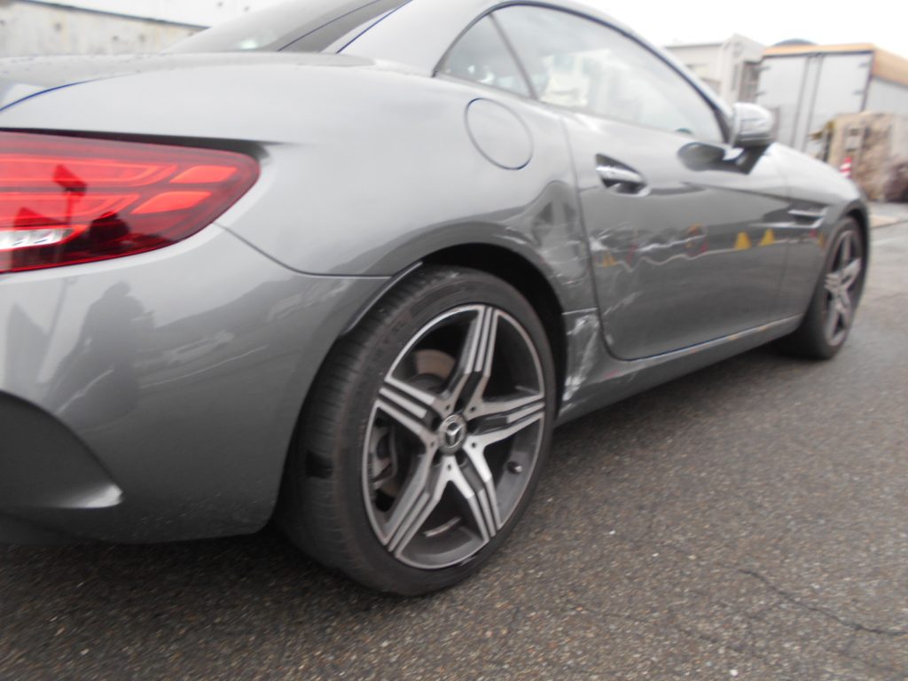 メルセデスベンツＲ１７２ ＳＬＣ１８０右サイド事故修理