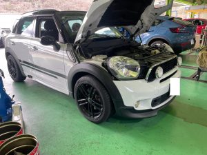 ＢＭＷミニクロスオーバーＲ６０エンジンオイル漏れ