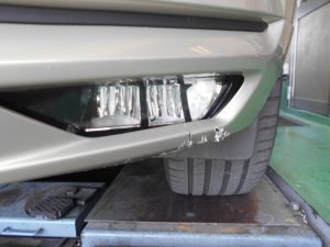 ボルボＸＣ６０フロントバンパー左下部損傷修理