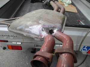 メルセデスベンツ５００ＳＥＬマフラー腐食修理＆ブレーキキャリパーO/H