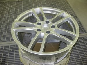 ポルシェカイエンクーペアルミホイール修理