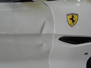 フェラーリポルトフィーノ右ドア損傷修理