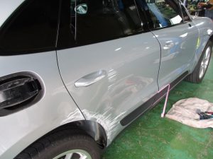 ポルシェマカン右側面事故修理