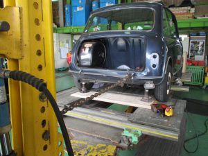 ローバーミニ後部事故修理