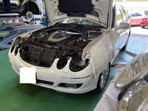 メルセデスベンツＥ３００ワゴンヘッドライトレンズ交換＆バッテリー交換