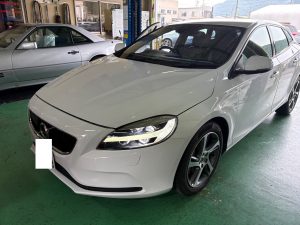 ボルボＶ４０エアコン吹き出し口交換＆エンジンオイル、フィルター交換