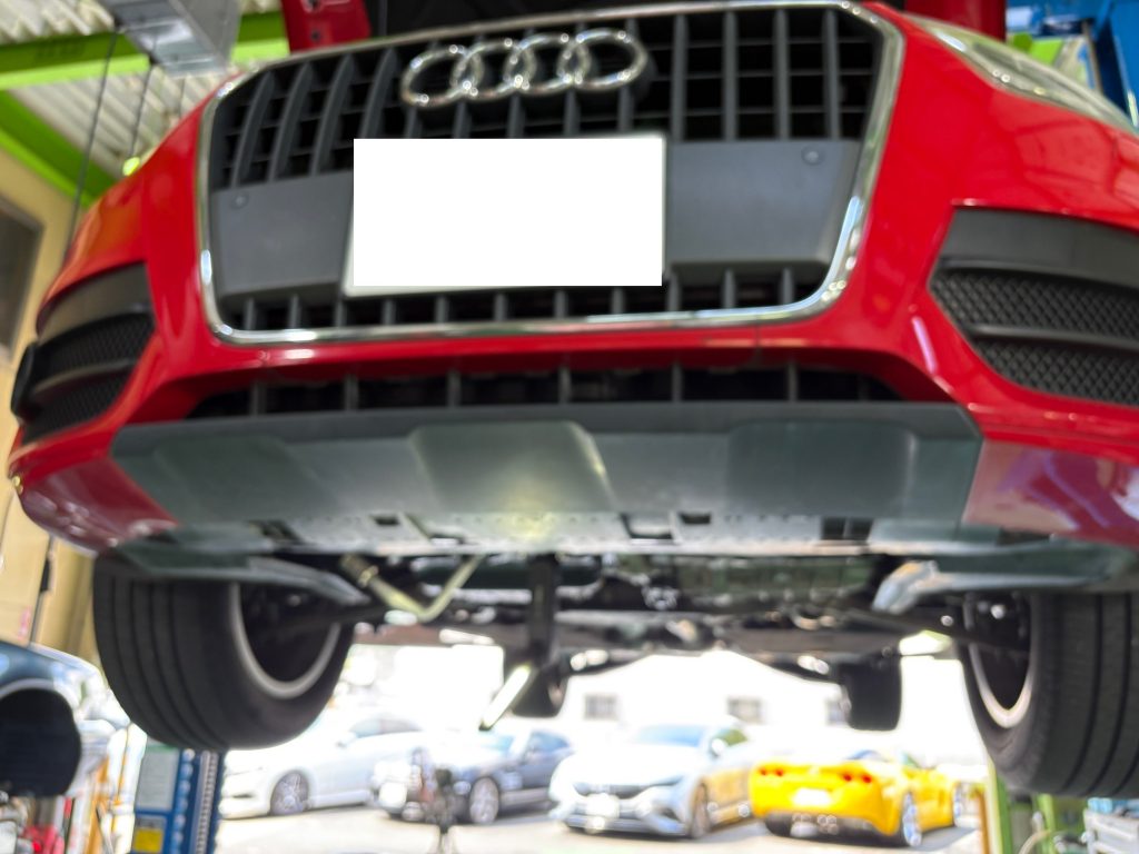 アウディＱ５エアコンコンプレッサー交換